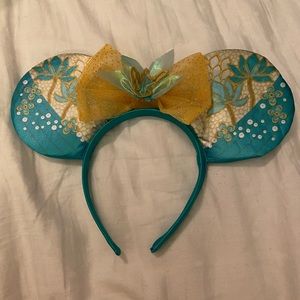 Jasmine ears